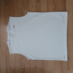 Mens sleeveless Nike Drifit shirt - medium